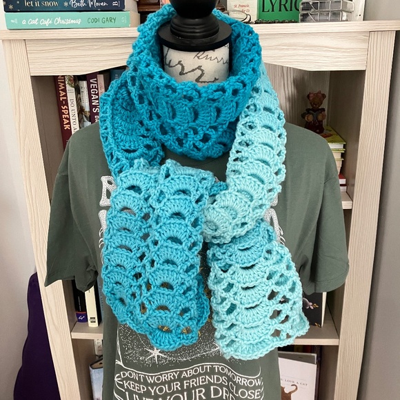 🦋 Handmade Crocheted Ombre Scarf/Shawl NWOT - Picture 3 of 13